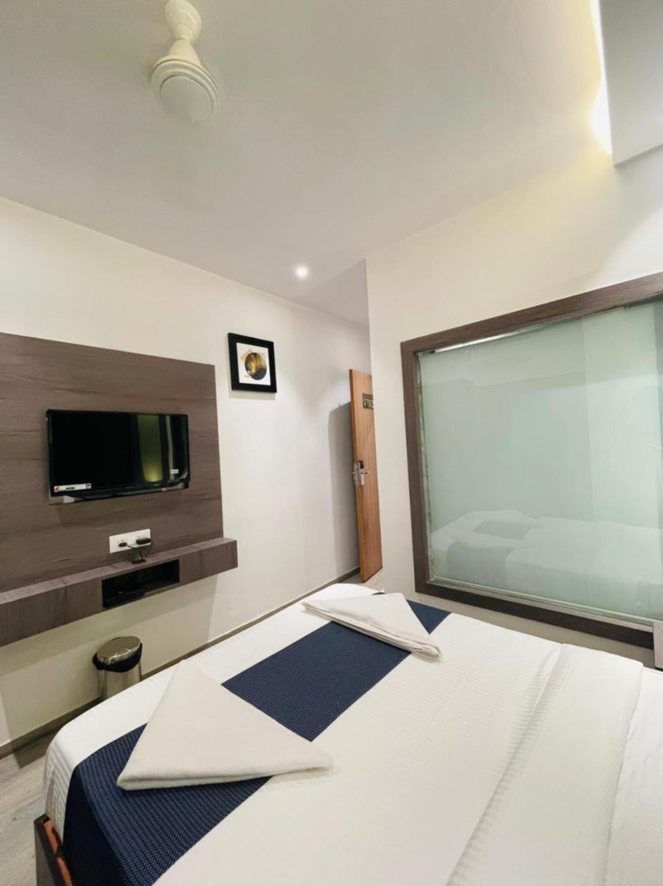 Horizon Inn Near Exhibition Center Bombay Extérieur photo
